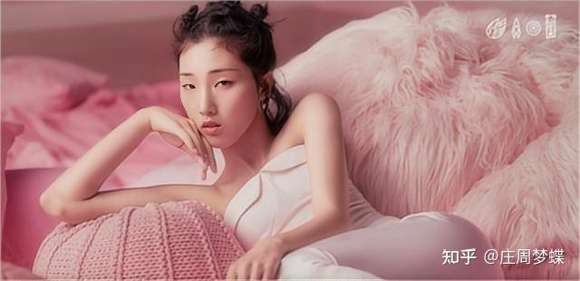 回顾火箭少女101解散时粉色梦幻深色新娘妆