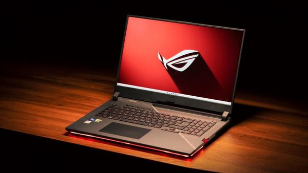 说是目前旗舰中的旗舰,无论是配置还是散热,它都应有尽有:英特尔酷睿