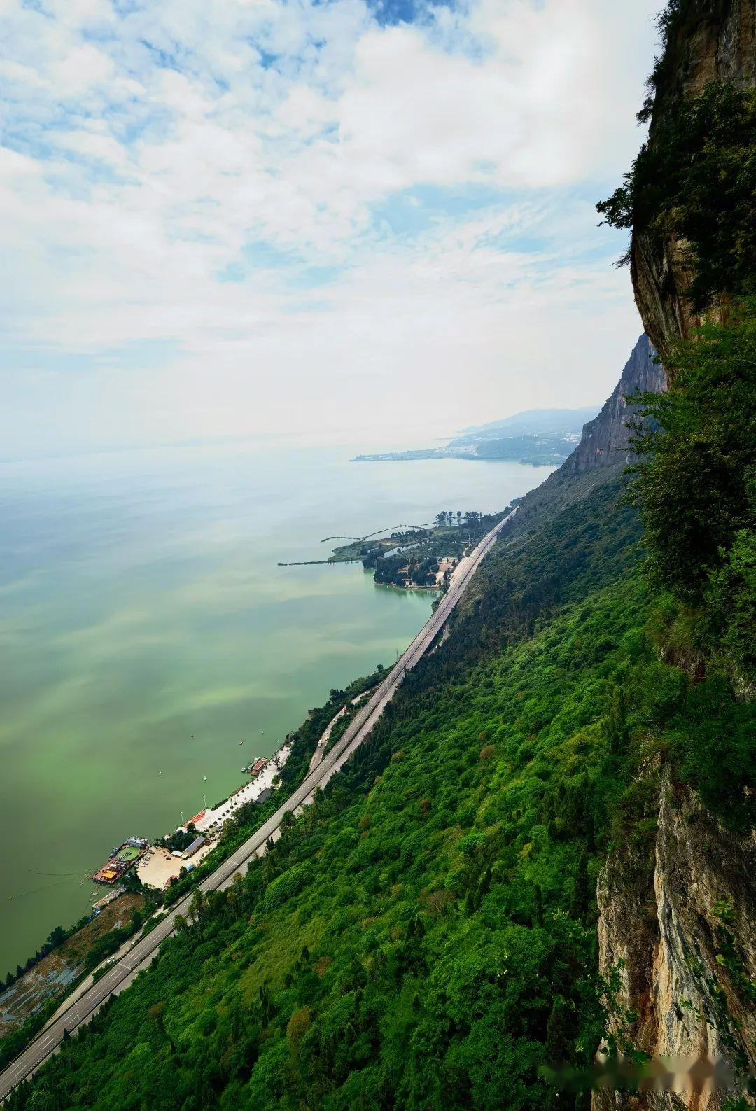 昆明西山远景图片