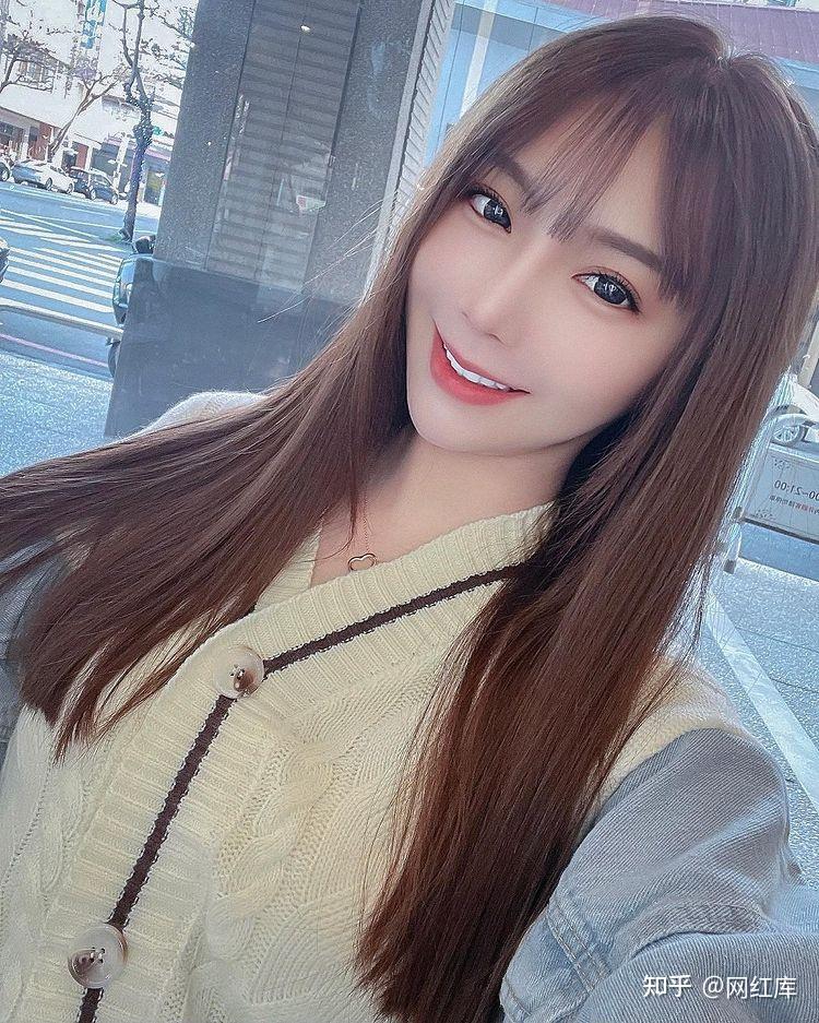 炙手可热的台湾网红女神小福芯她的魅力让人心动不已