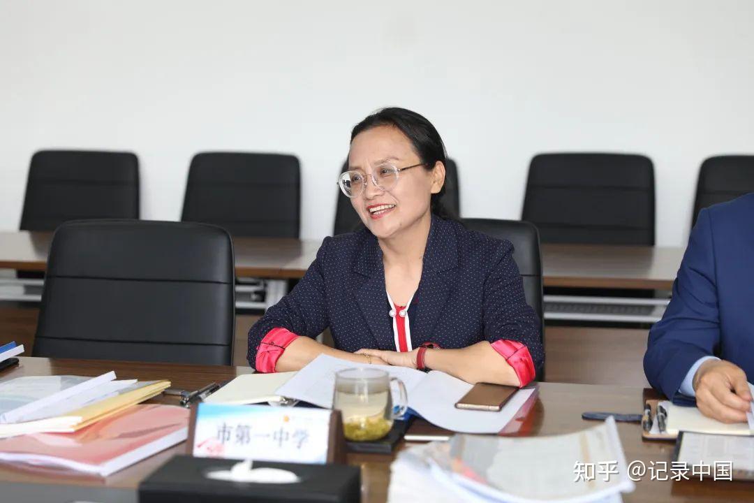 张家口市教育局副局长,张家口市第一中学校长陈红梅总体介绍了张家口