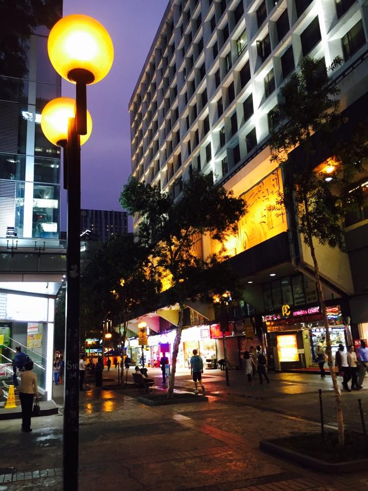 香港、上海哪个地方更繁华?