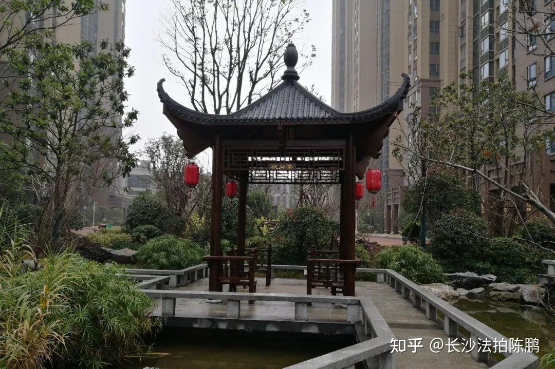 84折地铁口荣盛花语城法拍房双学区大四房