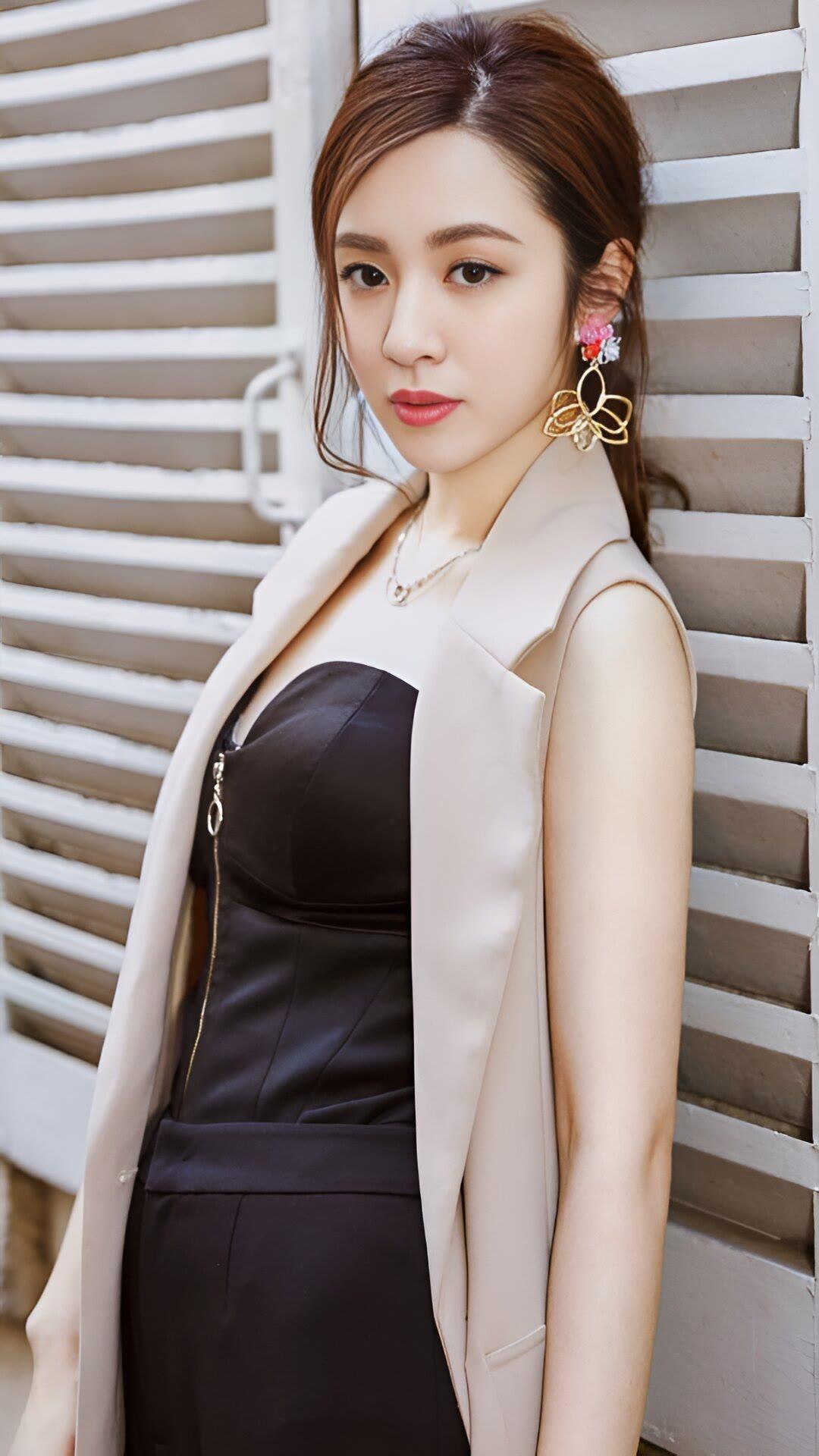 王晓晨肤白貌美妩媚迷人