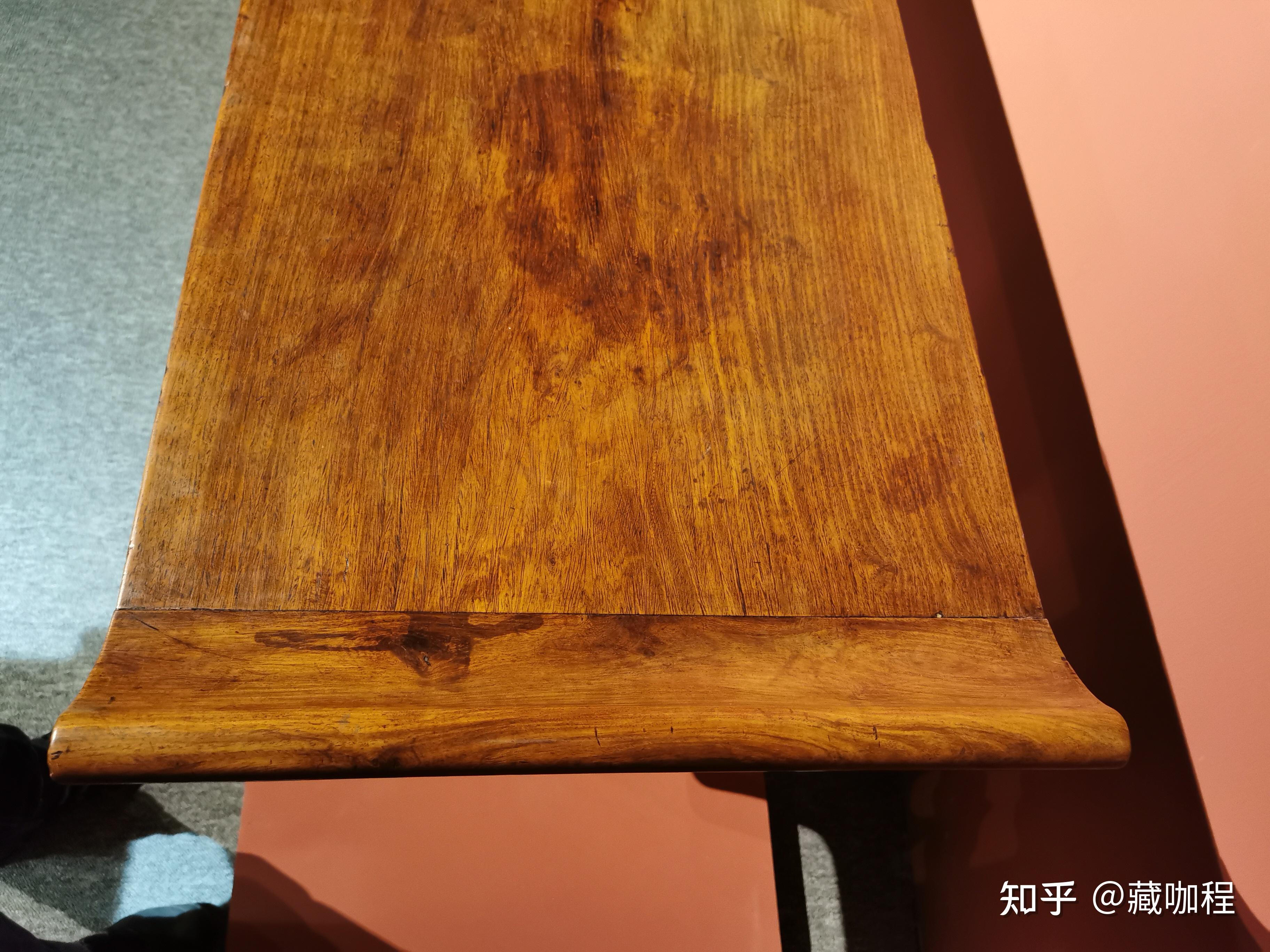 随便一处都是风景黄花梨大案上有各种纹理