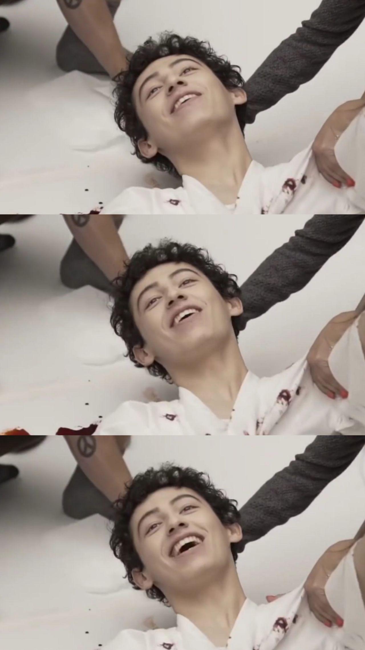 有没有歌手suburban的照片