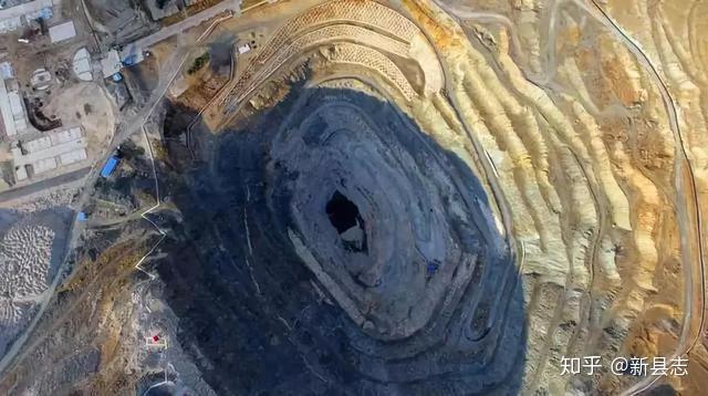 新疆富蕴县世界最大的矿坑为中国还外债曾消失于中国版图