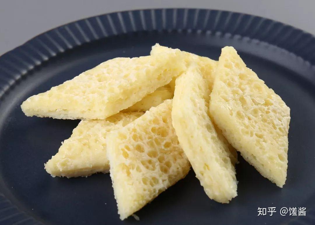 奶皮▼是别具风味的传统食品香脆爽口,充饥耐饿经过蒸,炒,碾等工序