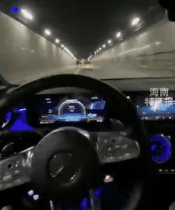 两男子在侨中隧道飙车 视频曝光 知乎