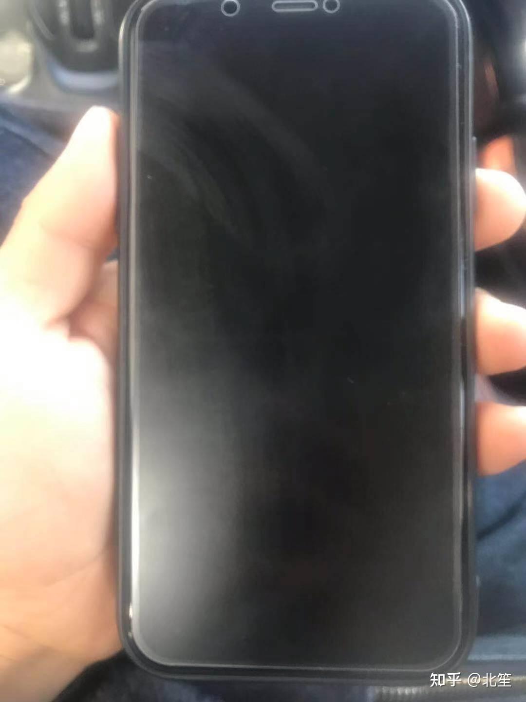 为啥钢化膜贴了都有白边,同一张膜贴别的手机就不会,百度了说是因为