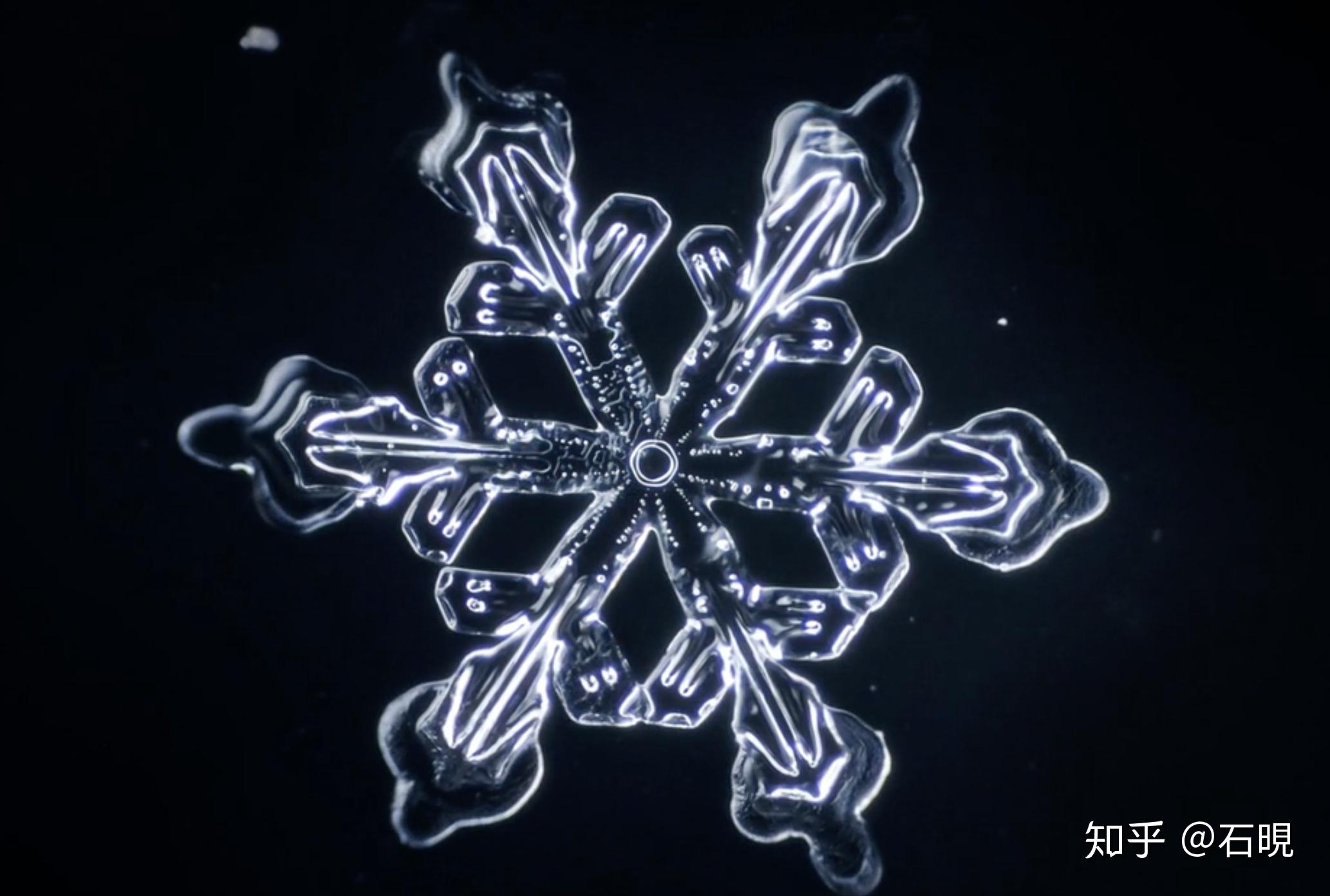 显微镜下雪花形成的神奇过程