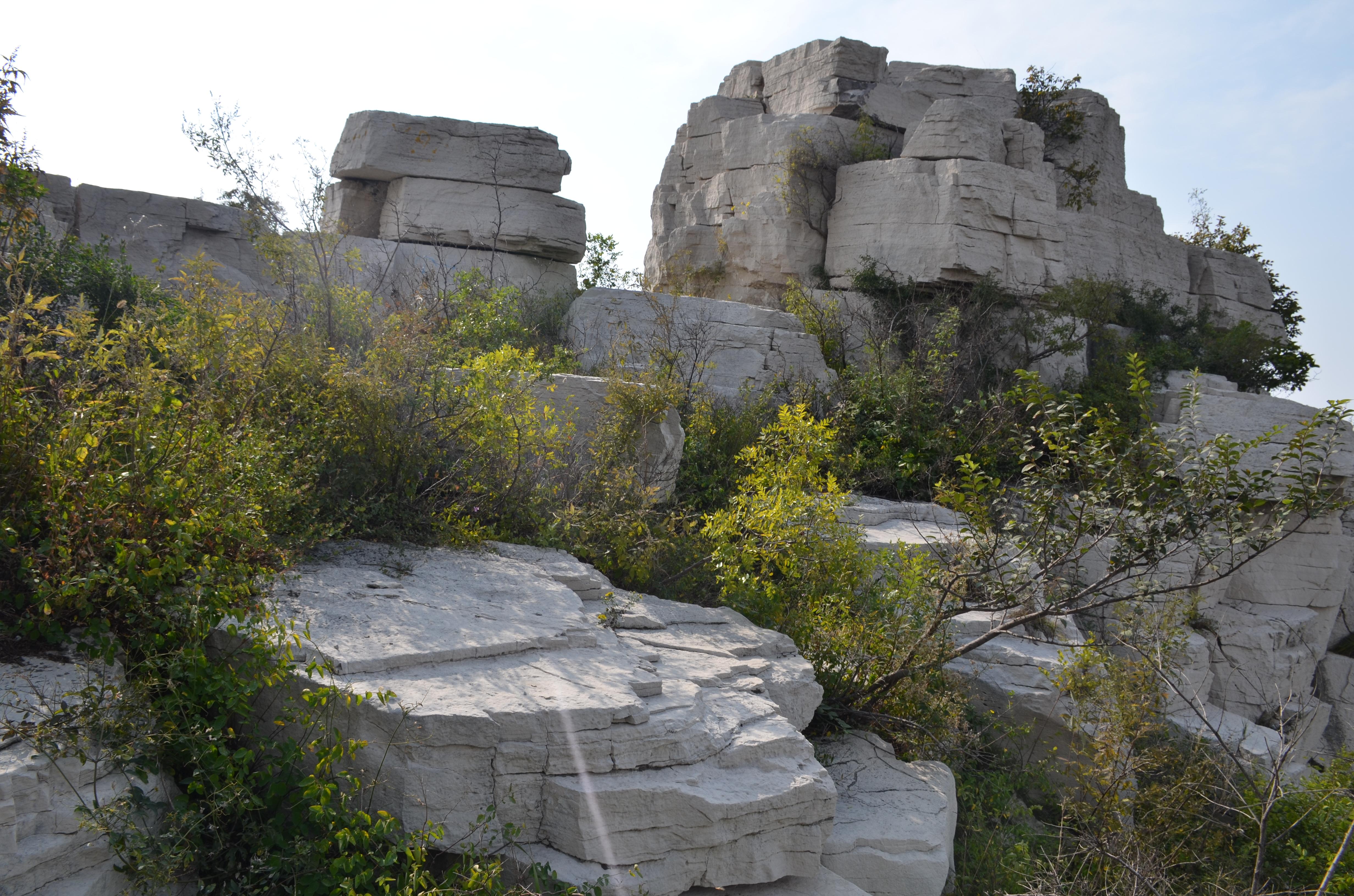 90年前的今天著名诗人徐志摩乘坐的济南号邮机撞上了这座山