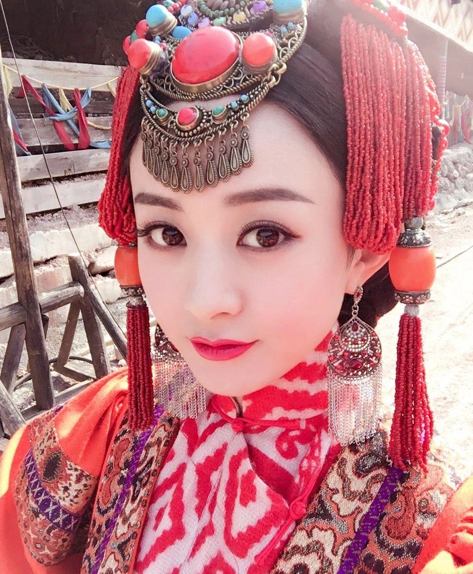 赵丽颖壁纸嘴巴笑起来是心形的女孩纸能有什么坏心思呢