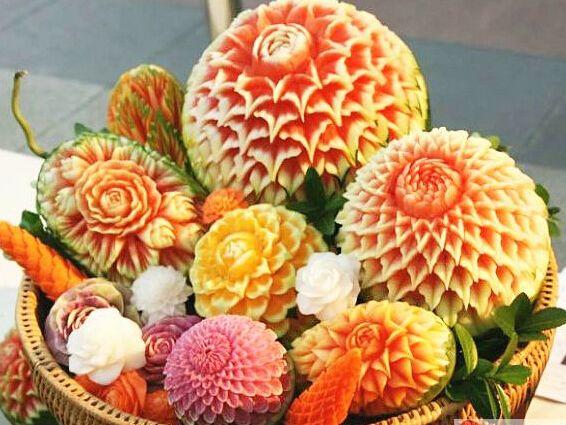 过个节不好好虐狗,反而不肯放过一个瓜,毕竟正值酷暑的七夕,不拿瓜下