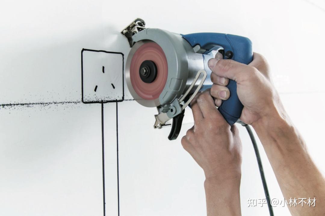 不按照规范操作,会出现2次返工浪费时间的现象,也会造成墙面开槽过渡