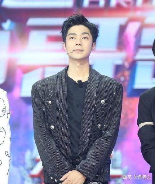 袁成杰或将成天天新主持自然抛梗综艺感强与王一博反差大