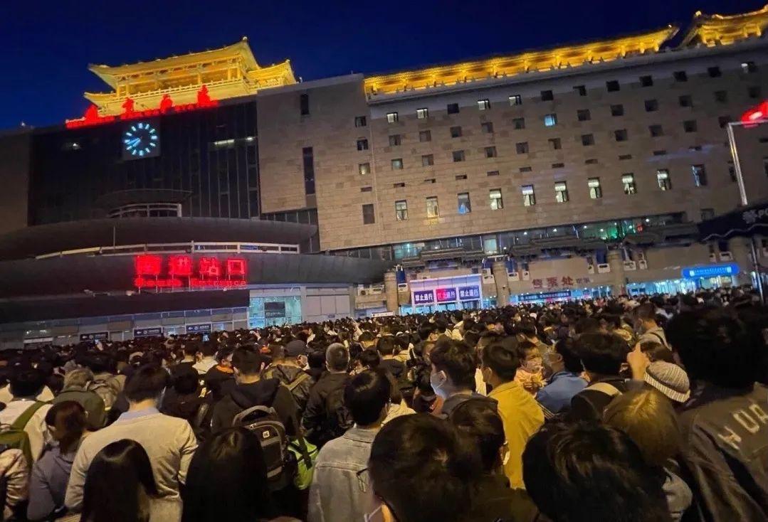 70 张静 | 北京大学社会学系【导读】5月1日,北京西站发生上万旅客