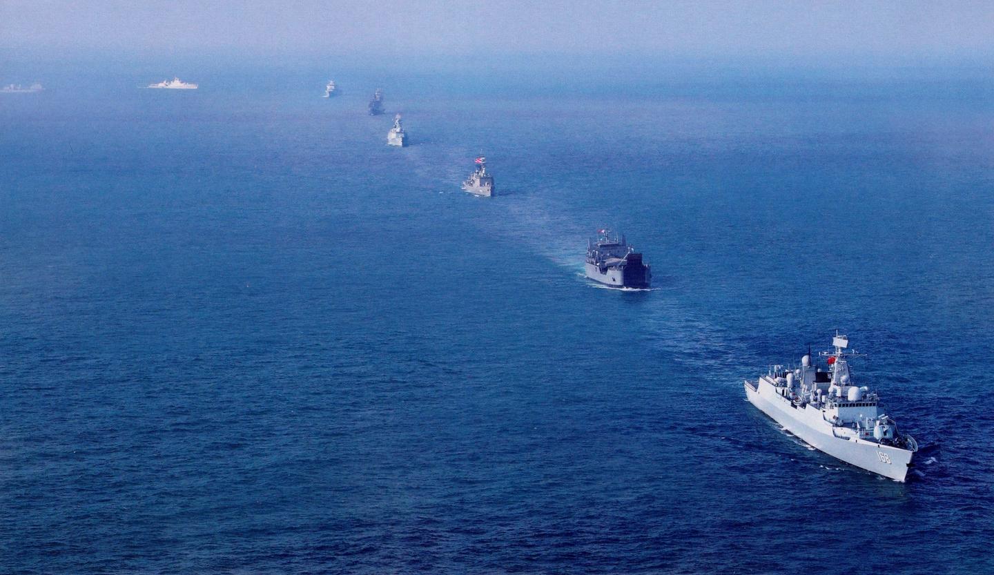 人民海军成立70周年海上阅兵活动纪实：奏响新时代海上和平乐章 - 中国军网