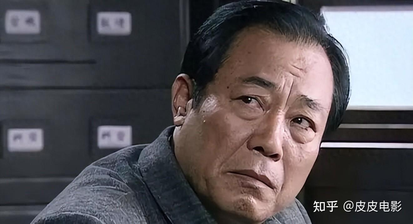 吴敬中在飞机上只用6个字就揭穿余则成身份：我已经两次救你性命 - 知乎