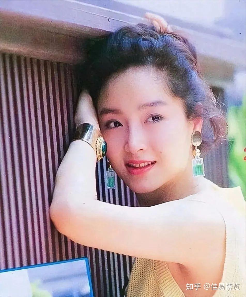 恬妞:与叶聪豪闪婚,风霜血泪;与万梓良牵手,四年后各走各路 - 知乎