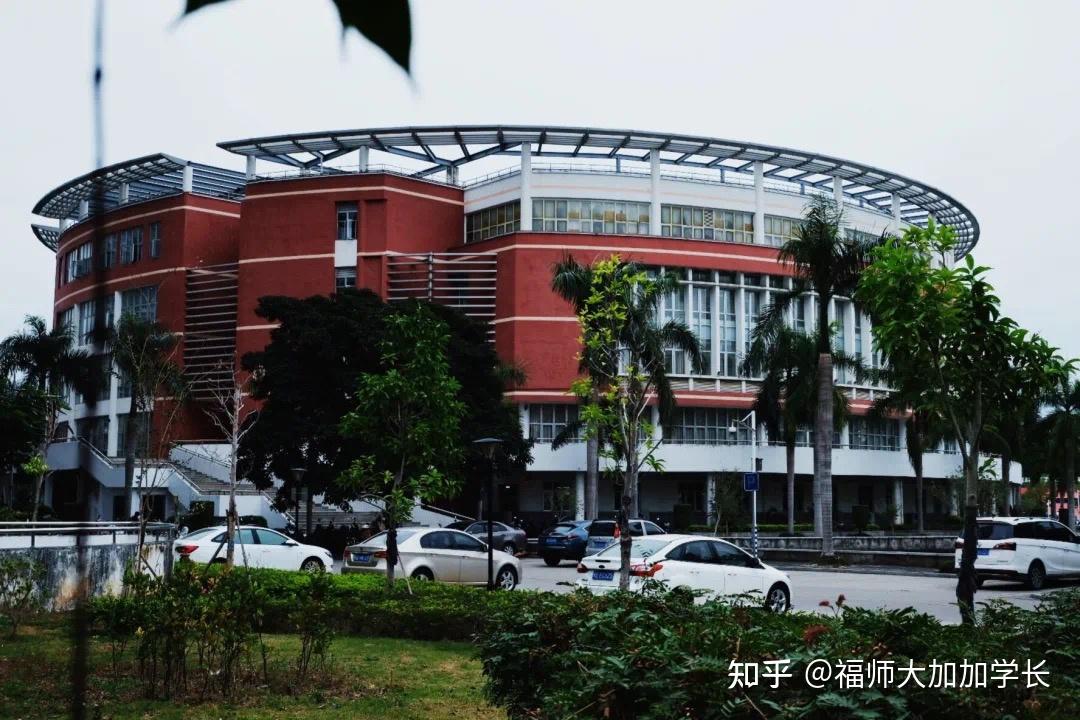 閩南師範大學位於福建省漳州市,屬於福建省重點師範院校.