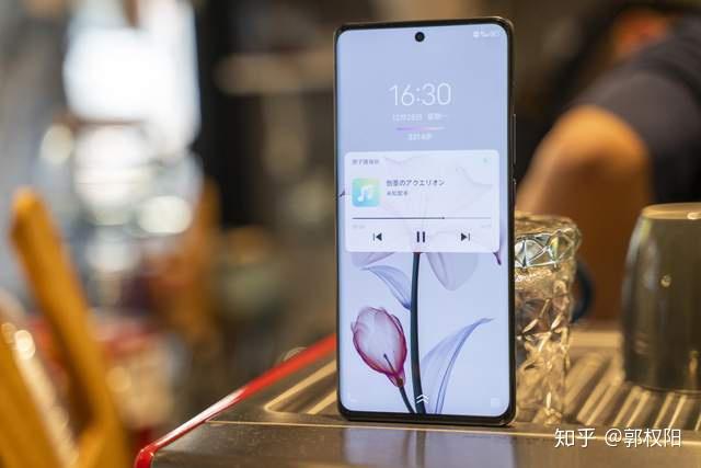 而顶级的屏幕,则让vivo x60 pro的视觉观感和触控体验更加优秀.