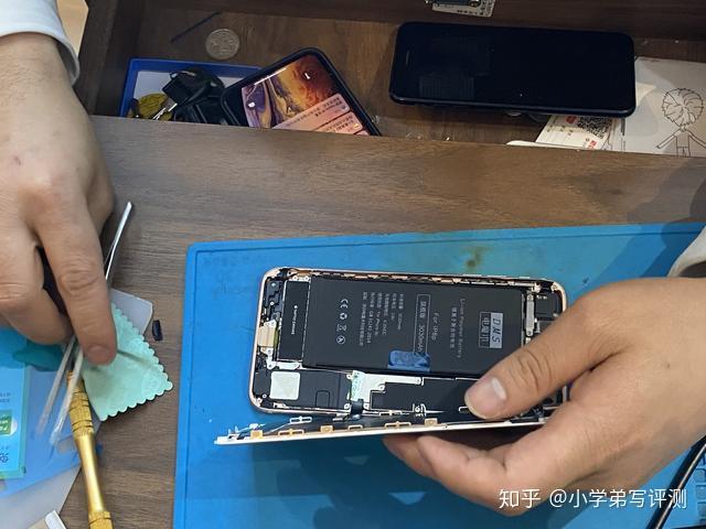 扶起我我的iphone8p还能再战三年记一次苹果无痛换电池之旅