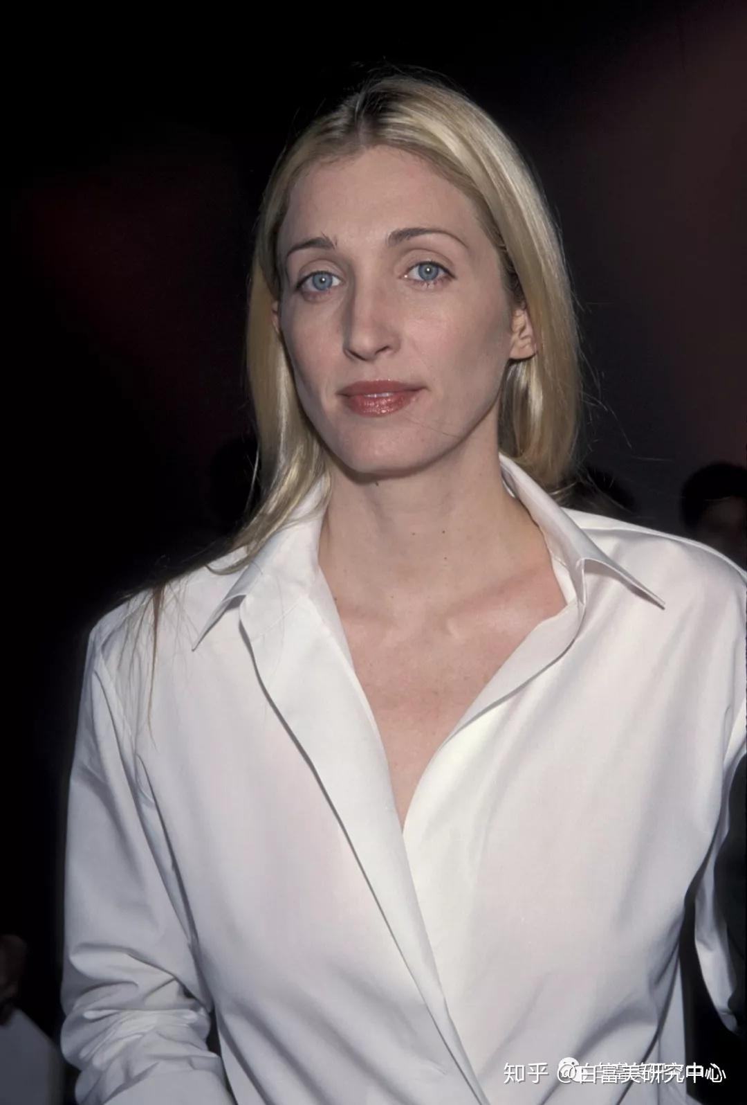 也是美国前总统肯尼迪的儿媳carolyn bessette(卡罗琳·贝赛特)