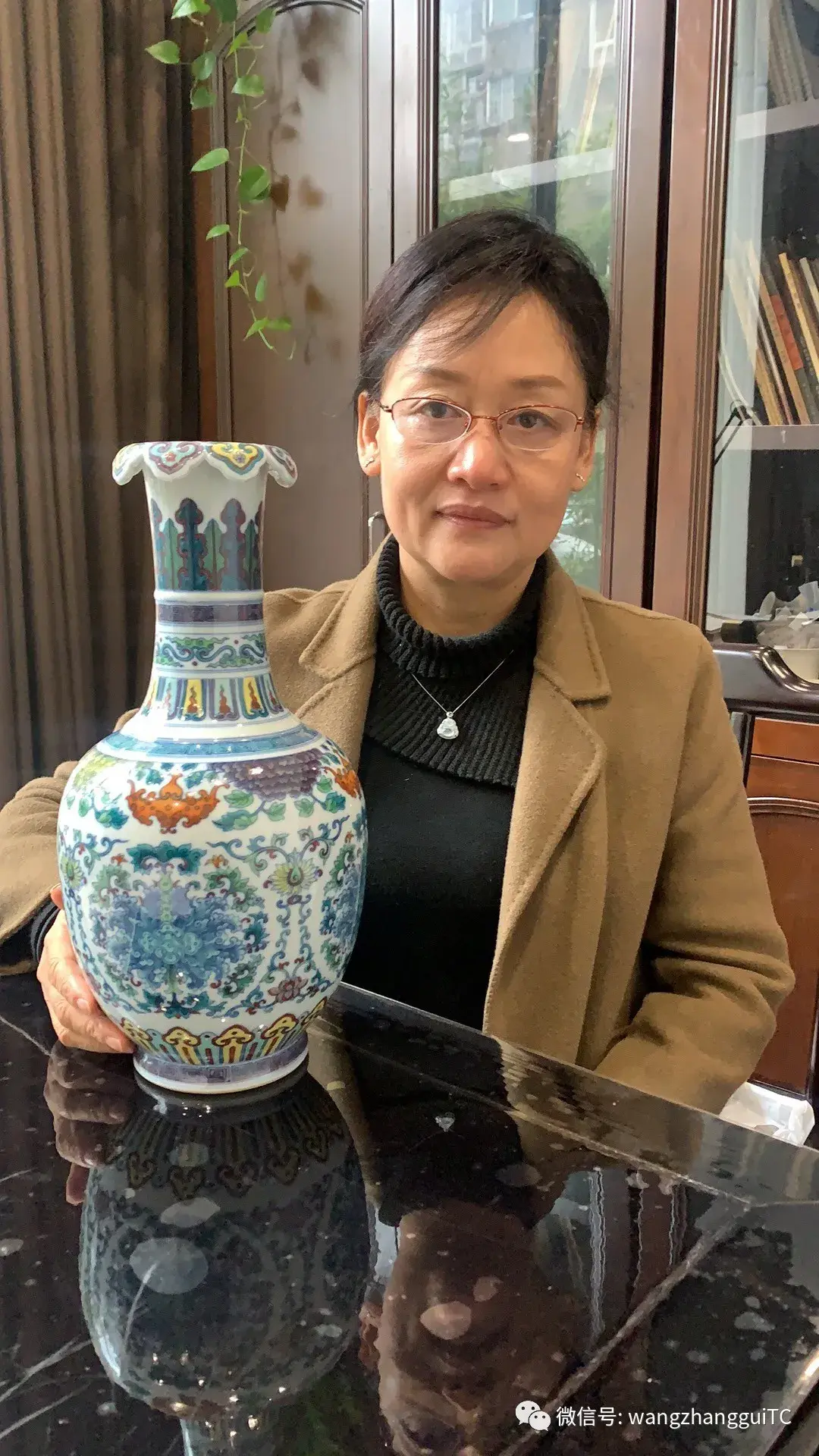 斗彩女将军官窑斗彩第一人涂杏花大师的传奇经历