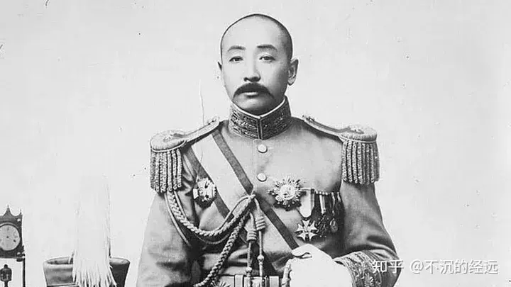 曾任中华民国陆海军大元帅,喜人以"张大帅"称之.