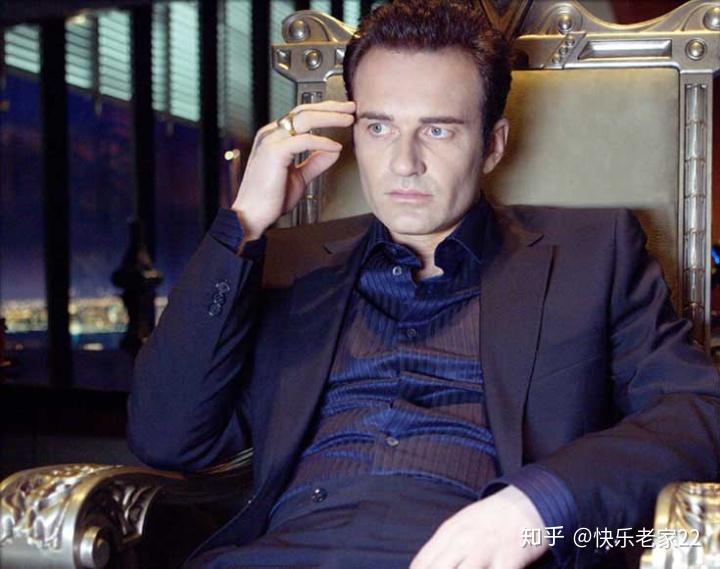 毁灭博士维克托·杜姆约翰尼一开始不以为意,一直到后来毁灭博士