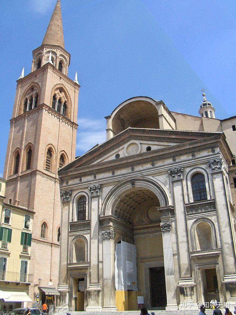 阿尔伯蒂被誉为是真正作为复兴时期的代表建筑师,将文艺复兴建筑的