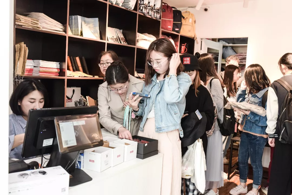 杭州高校居然出网红周边了?!100+种时尚单品仅一天就卖断货! 第28张 杭州高校居然出网红周边了?!100+种时尚单品仅一天就卖断货! 第28张