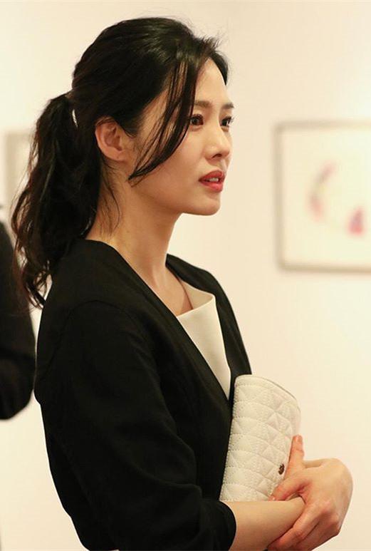 金贤珠气质温婉有着大女人的魅惑