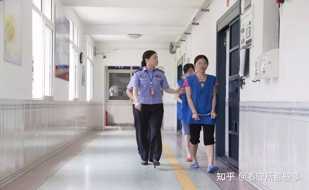 其羁押对象主要是行政拘留及法院决定司法拘留的人群,羁押期限一般是