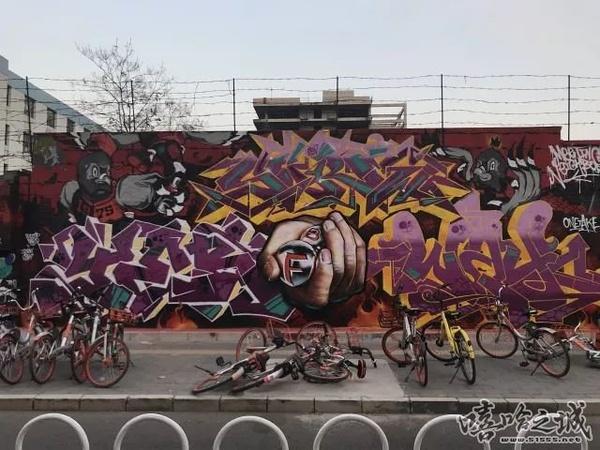 爆料:位于北京朝阳苹果社区涂鸦墙