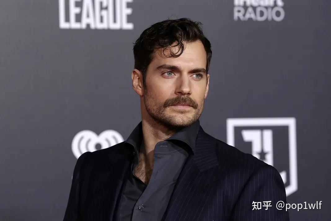 伊诺拉的两位哥哥,大名鼎鼎的夏洛克·福尔摩斯和麦考夫·福尔摩斯