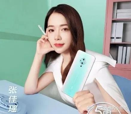 因为腿太长被送上热搜的女产品经理