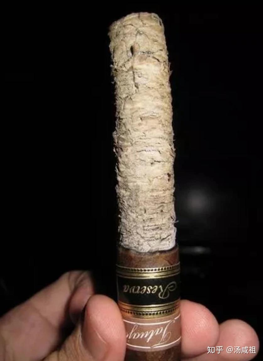 如何正确地吸食雪茄