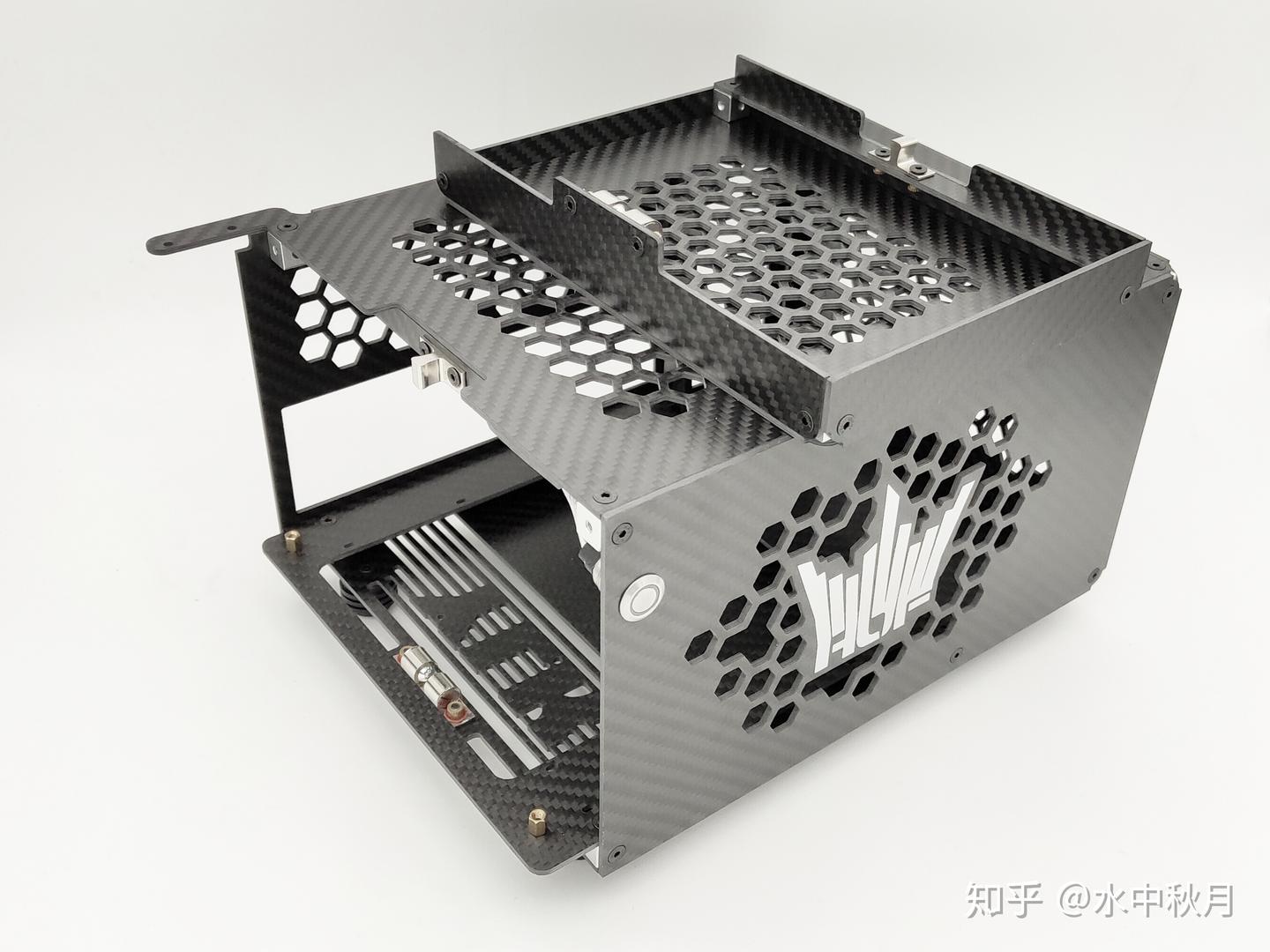 【圆梦机】伊噜咔YLK01 半开放式ITX机箱碳纤维版本首发——背包机箱探索的杰作 - 知乎