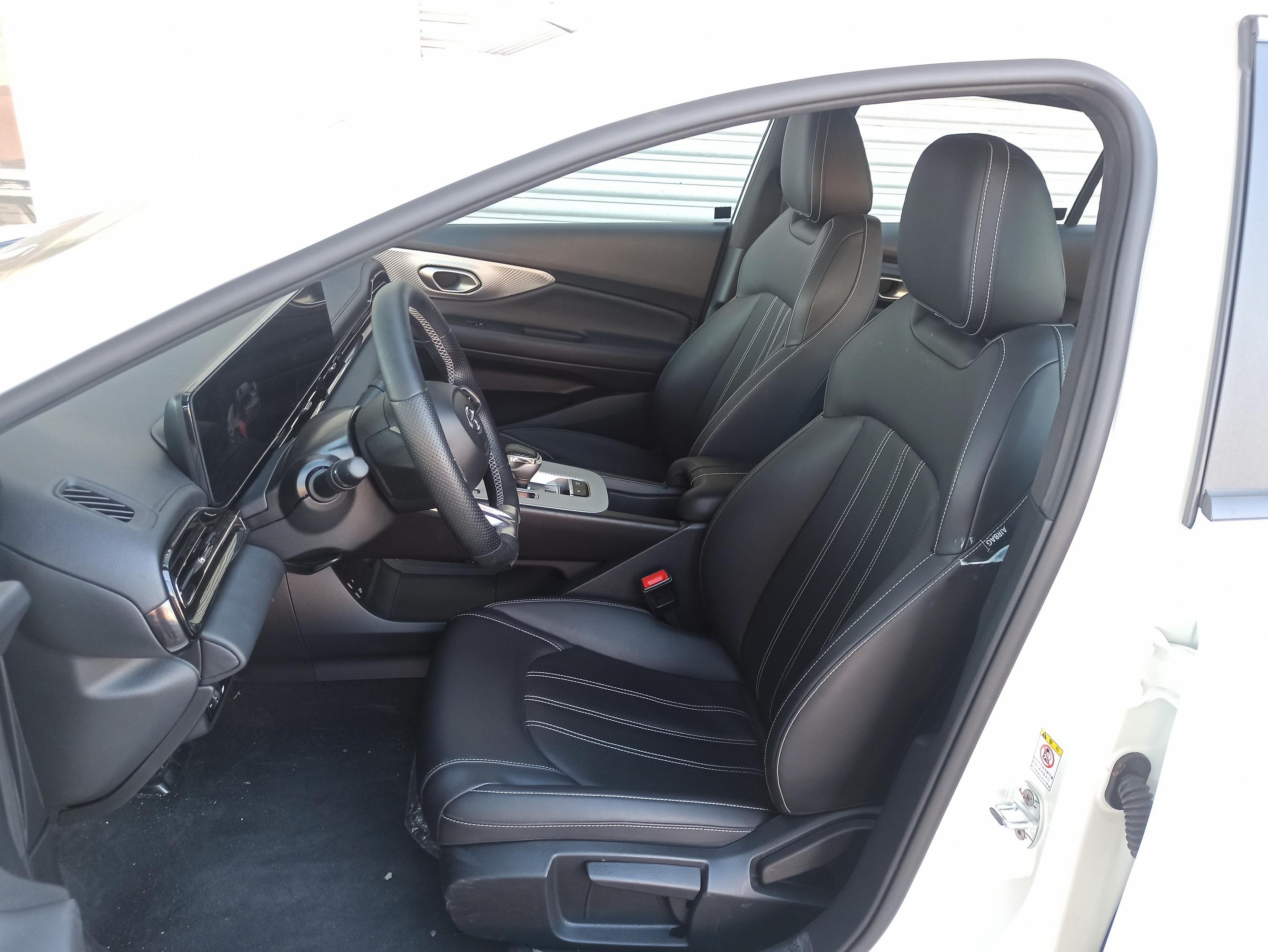 造型动感内饰科技感强广汽传祺empow55量产版抢先实拍