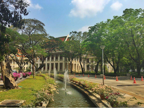 泰国高校分为公立,皇家和私立,从总体上来说,公立大学明显优于私立