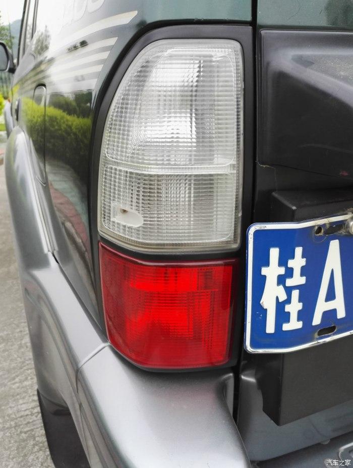 车尾中间刹车灯不亮怎么办 v2-1a32e2f53e386b3594ae7da5a401b35f_r.jpg