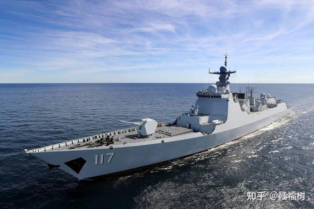 前者是中国人民解放军海军北海舰队的052d型导弹驱逐舰,舷号117;后者
