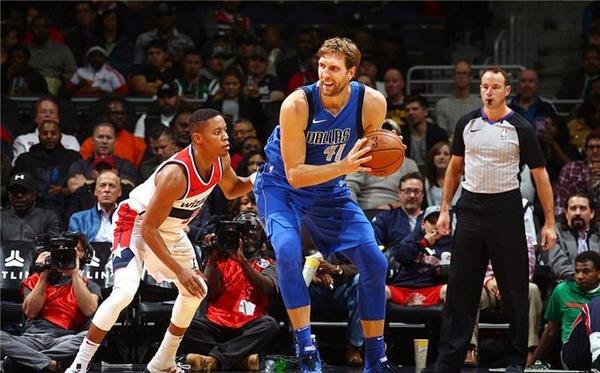 随着NBA赛程推进浓眉表现起伏 战术地位与健康状况成球队胜负晴雨表