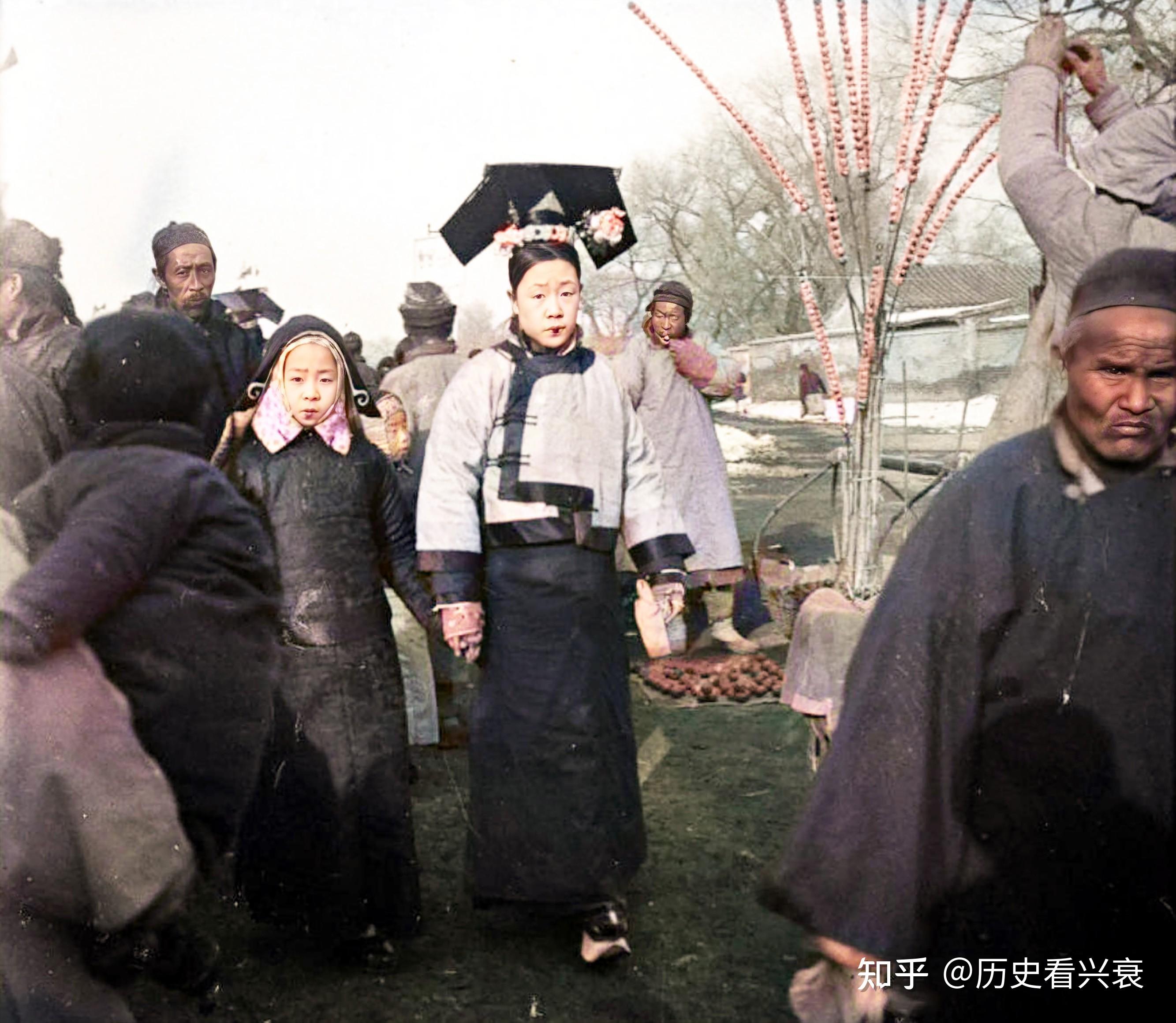 老照片:清朝时期的女子,在北京紫禁城进行阅兵仪式的八国联军 - 知乎