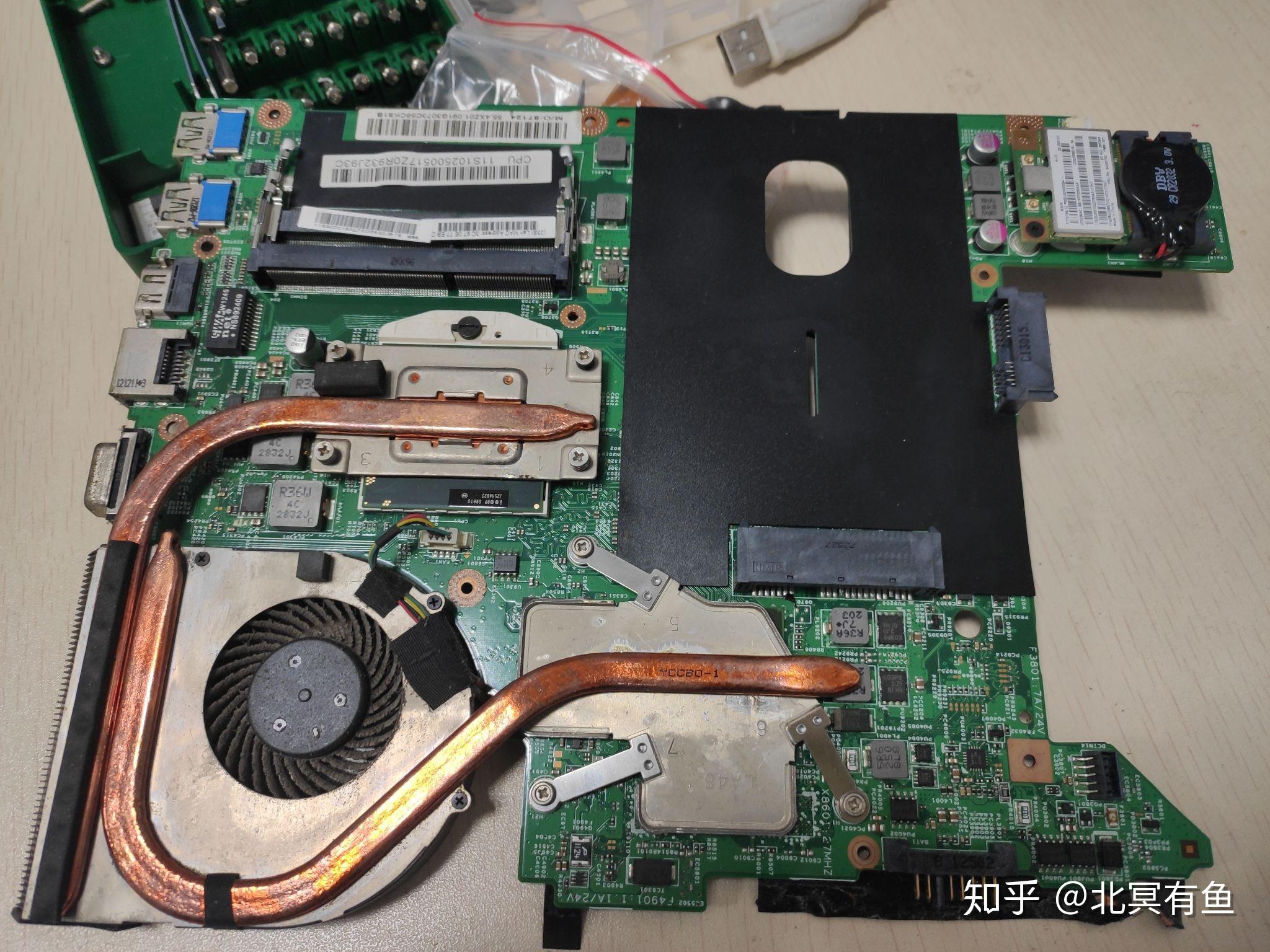 接下来清理一下散热风扇小心电源线下面是我的拆机过程截图联想笔记本