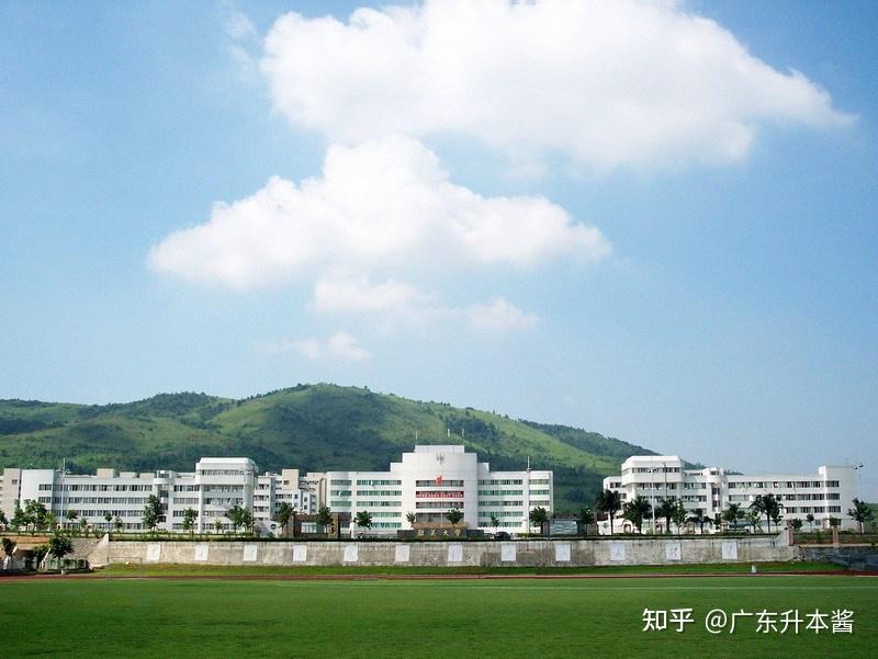 团队有着优秀教学团队的称号,为学校的精品课程韩山师范学院推荐理由