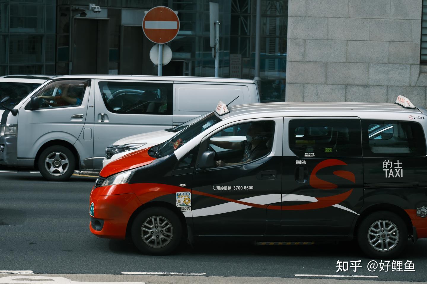香港的士正在换血:红色皇冠退役、牌照缩水七成、司机平均58岁