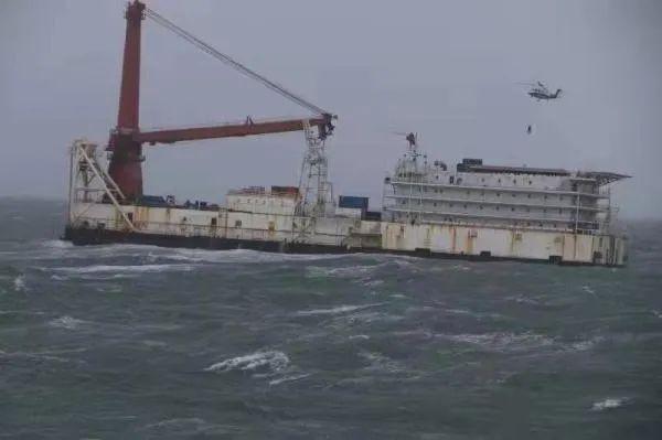 大型工程船浪锚链断裂失控!42名船员遇险......危机是如何化解? - 知乎